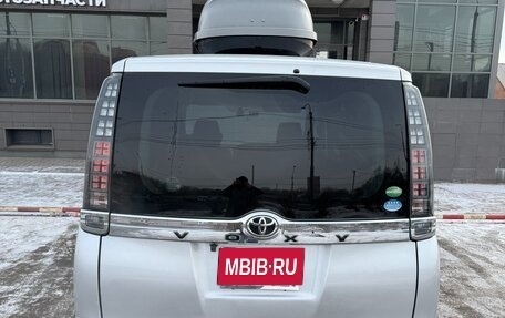 Toyota Voxy III, 2017 год, 2 198 000 рублей, 4 фотография