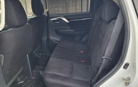 Mitsubishi Pajero Sport III рестайлинг, 2018 год, 3 700 000 рублей, 4 фотография