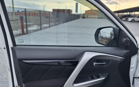 Mitsubishi Pajero Sport III рестайлинг, 2018 год, 3 700 000 рублей, 17 фотография