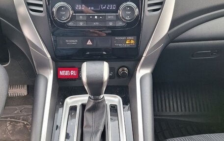 Mitsubishi Pajero Sport III рестайлинг, 2018 год, 3 700 000 рублей, 15 фотография