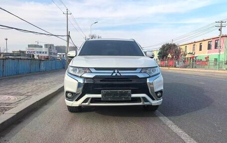 Mitsubishi Outlander III рестайлинг 3, 2022 год, 1 690 000 рублей, 2 фотография