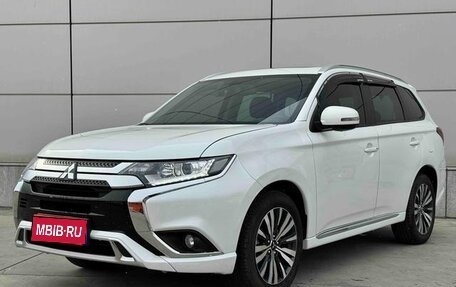 Mitsubishi Outlander III рестайлинг 3, 2022 год, 1 710 000 рублей, 1 фотография