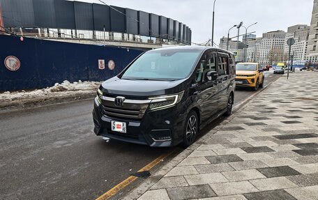 Honda Stepwgn IV, 2018 год, 2 350 000 рублей, 2 фотография
