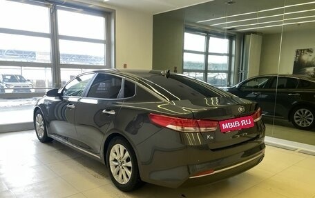 KIA K5 II, 2017 год, 2 100 000 рублей, 6 фотография