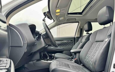 Mitsubishi Outlander III рестайлинг 3, 2022 год, 1 710 000 рублей, 7 фотография