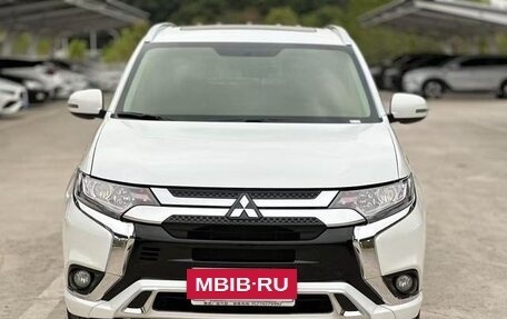 Mitsubishi Outlander III рестайлинг 3, 2022 год, 1 740 000 рублей, 2 фотография