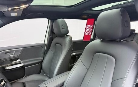 Mercedes-Benz GLB, 2022 год, 2 100 000 рублей, 11 фотография