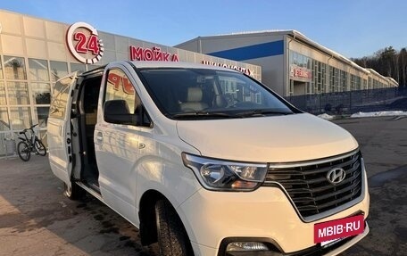 Hyundai Grand Starex Grand Starex I рестайлинг 2, 2019 год, 3 500 000 рублей, 10 фотография