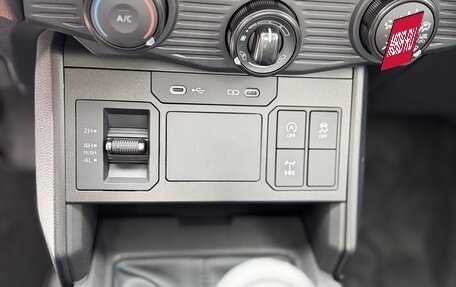 Toyota Hilux, 2025 год, 5 800 000 рублей, 16 фотография