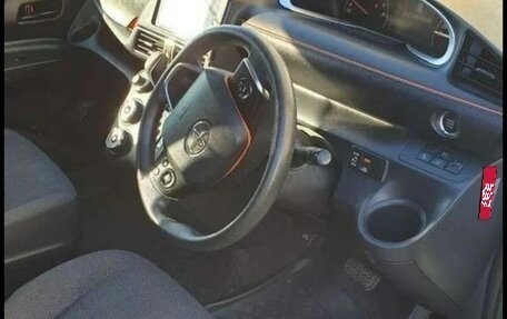 Toyota Sienta II, 2015 год, 1 300 000 рублей, 5 фотография