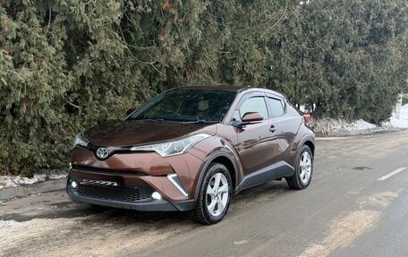 Toyota C-HR I рестайлинг, 2017 год, 1 700 000 рублей, 1 фотография