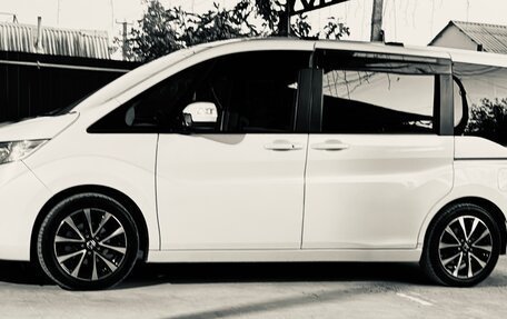 Honda Stepwgn IV, 2015 год, 1 850 000 рублей, 2 фотография