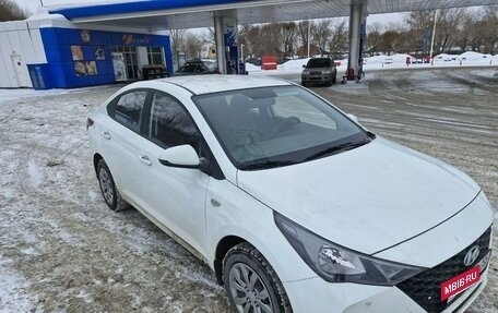 Hyundai Solaris II рестайлинг, 2021 год, 1 800 000 рублей, 3 фотография