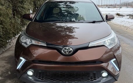 Toyota C-HR I рестайлинг, 2017 год, 1 700 000 рублей, 2 фотография