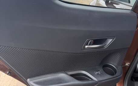 Toyota C-HR I рестайлинг, 2017 год, 1 700 000 рублей, 10 фотография