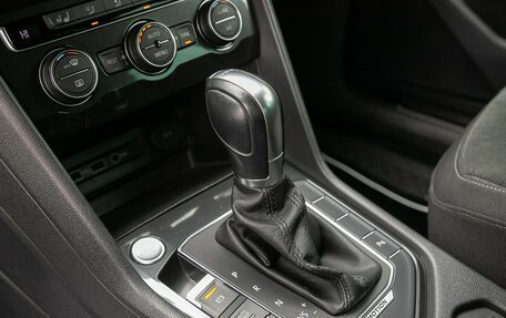 Volkswagen Tiguan II, 2018 год, 2 525 000 рублей, 13 фотография