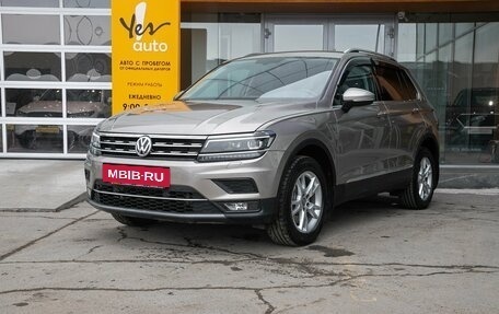 Volkswagen Tiguan II, 2018 год, 2 525 000 рублей, 2 фотография