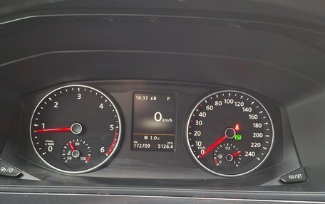 Volkswagen Multivan T6 рестайлинг, 2017 год, 4 500 000 рублей, 1 фотография