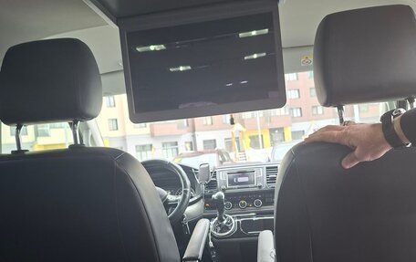 Volkswagen Multivan T6 рестайлинг, 2017 год, 4 500 000 рублей, 2 фотография