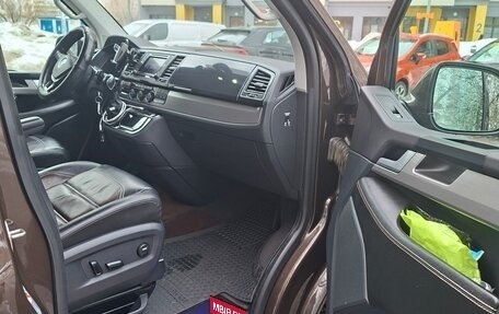 Volkswagen Multivan T6 рестайлинг, 2017 год, 4 500 000 рублей, 4 фотография