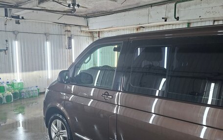 Volkswagen Multivan T6 рестайлинг, 2017 год, 4 500 000 рублей, 8 фотография