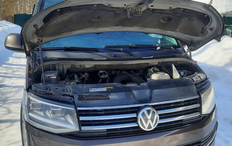 Volkswagen Caravelle T6 рестайлинг, 2016 год, 3 050 000 рублей, 17 фотография