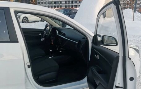 KIA Rio IV, 2021 год, 1 330 000 рублей, 10 фотография