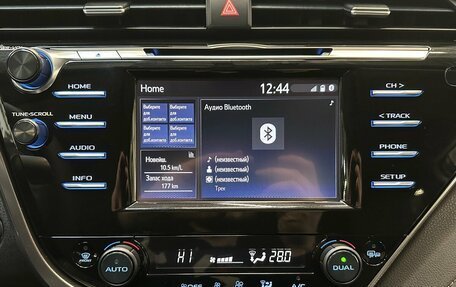 Toyota Camry, 2018 год, 2 425 000 рублей, 7 фотография