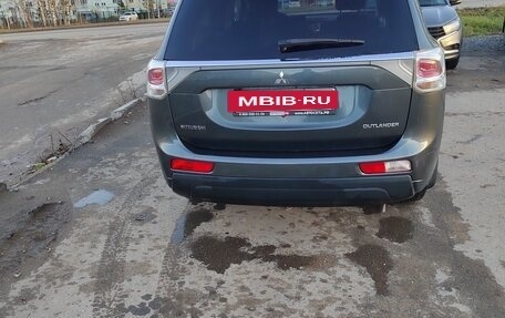 Mitsubishi Outlander III рестайлинг 3, 2013 год, 1 450 000 рублей, 2 фотография
