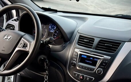 Hyundai Solaris II рестайлинг, 2014 год, 1 300 000 рублей, 17 фотография