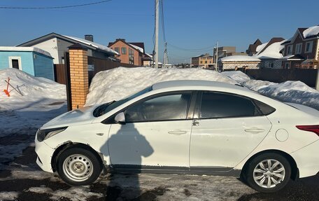 Hyundai Solaris II рестайлинг, 2018 год, 730 000 рублей, 2 фотография