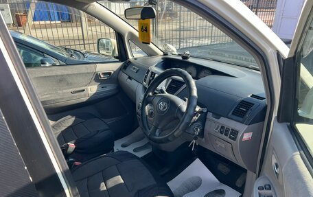 Toyota Noah III, 2002 год, 909 000 рублей, 15 фотография