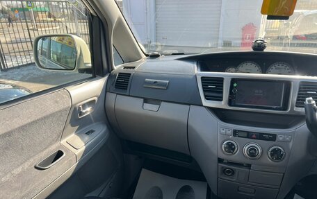 Toyota Noah III, 2002 год, 909 000 рублей, 17 фотография