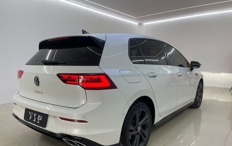 Volkswagen Golf VIII, 2022 год, 1 730 000 рублей, 2 фотография