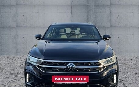 Volkswagen T-Roc I, 2023 год, 1 838 000 рублей, 3 фотография