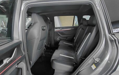 Skoda Kodiaq, 2025 год, 6 399 000 рублей, 10 фотография