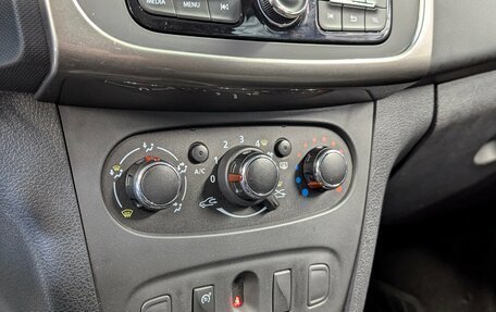 Renault Sandero II рестайлинг, 2019 год, 1 050 000 рублей, 23 фотография