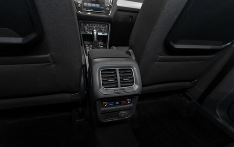 Volkswagen Tiguan II, 2017 год, 2 540 000 рублей, 13 фотография