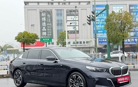 BMW 5 серия, 2025 год, 7 214 000 рублей, 3 фотография