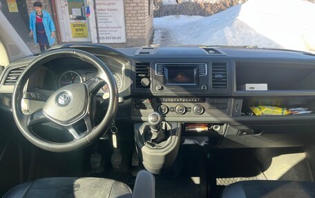 Volkswagen Caravelle T6 рестайлинг, 2018 год, 2 491 000 рублей, 2 фотография