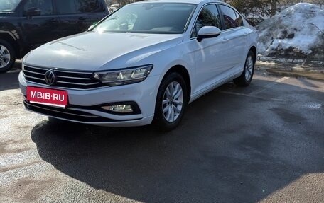 Volkswagen Passat B8 рестайлинг, 2020 год, 2 400 000 рублей, 2 фотография