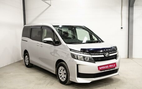 Toyota Voxy III, 2015 год, 2 313 000 рублей, 3 фотография