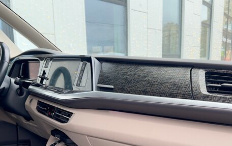 Volkswagen Multivan, 2021 год, 6 999 999 рублей, 18 фотография