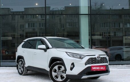 Toyota RAV4, 2020 год, 3 885 000 рублей, 3 фотография