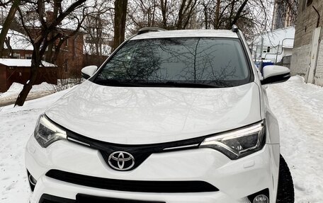 Toyota RAV4, 2016 год, 2 290 000 рублей, 2 фотография