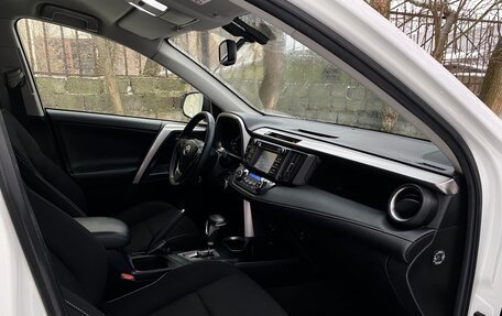 Toyota RAV4, 2016 год, 2 290 000 рублей, 12 фотография