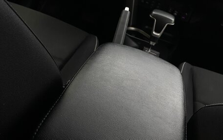 Toyota RAV4, 2016 год, 2 290 000 рублей, 26 фотография