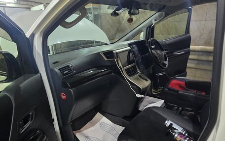 Toyota Vellfire I, 2013 год, 3 000 000 рублей, 17 фотография