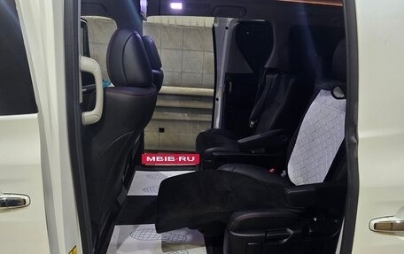 Toyota Vellfire I, 2013 год, 3 000 000 рублей, 12 фотография