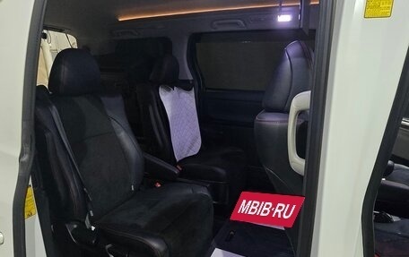 Toyota Vellfire I, 2013 год, 3 000 000 рублей, 15 фотография